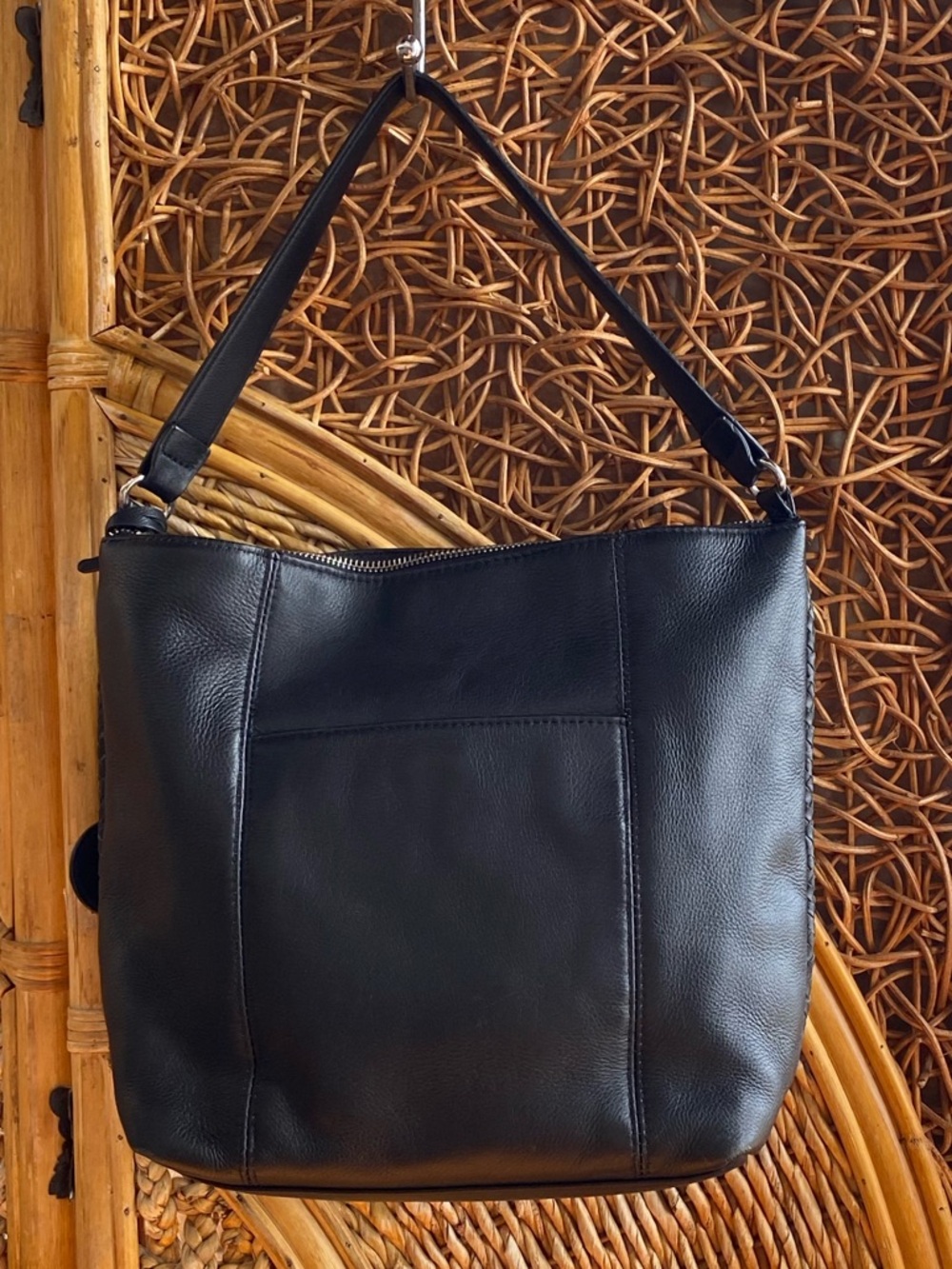 Tommy Bahama Classic Black Leather Shoulder Bag Timeless Everyday Style - Picture 7 of 11